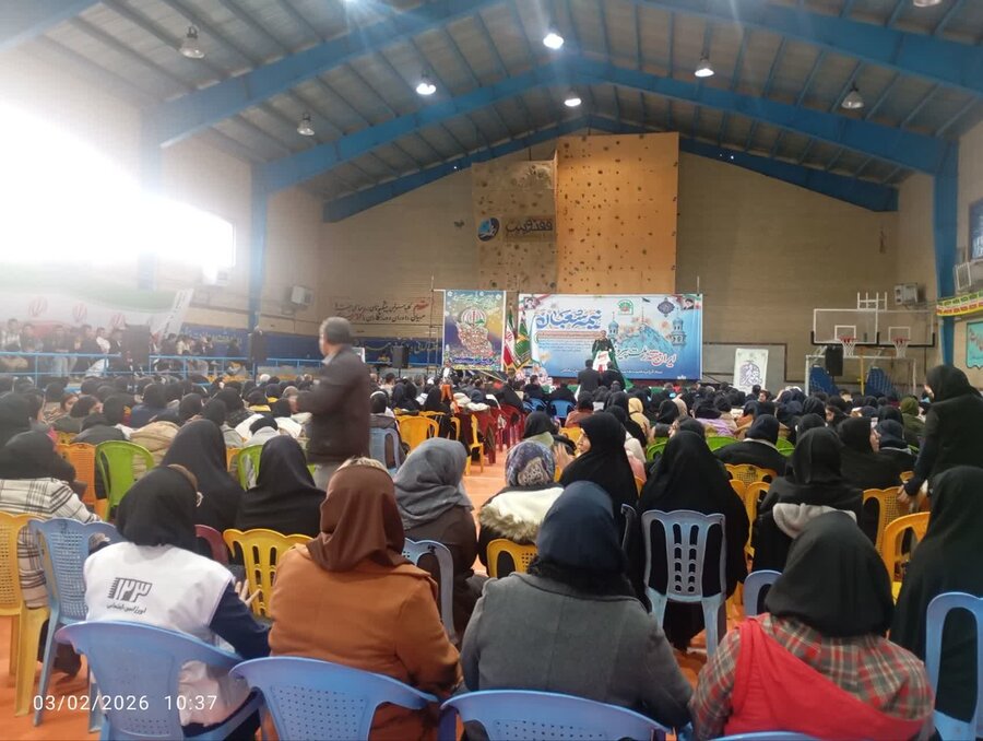 حضور رئیس و کارکنان بهزیستی دهگلان در مراسم گرامیداشت دهه فجر