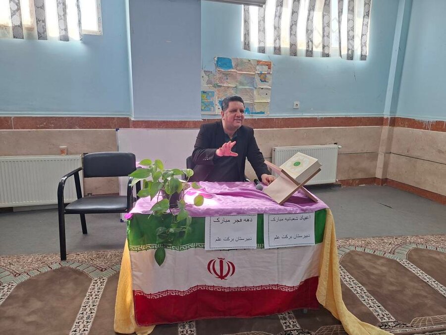 پردیس | برپایی میز خدمت اداره بهزیستی با حضور رئیس اداره بهزیستی به مناسبت آغاز مبارک دهه فجر 