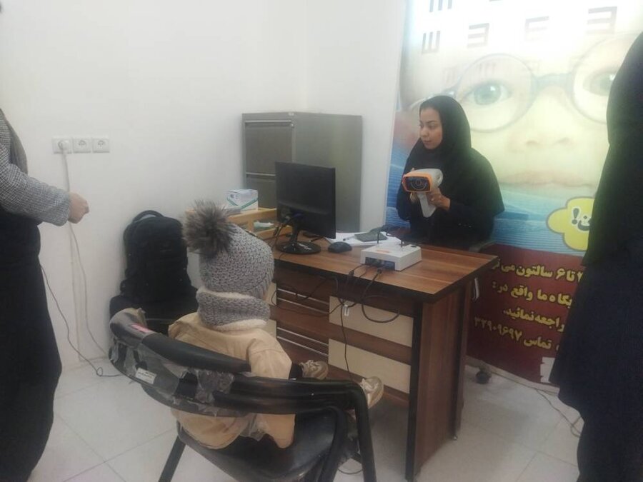 دهه فجر گرامی باد/ اجرای طرح غربالگری بینایی کودکان ۳ تا ۶ سال به‌صورت رایگان به مناسبت گرامیداشت دهه مبارک فجر در شهرستان سرایان