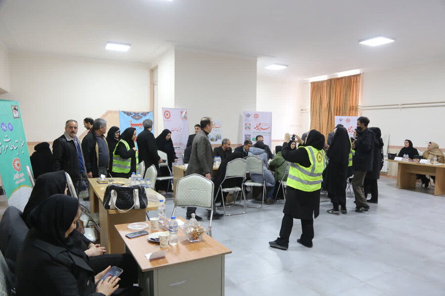 برگزاری ۴۶ میز خدمت بهزیستی همدان در حاشیه رویداد «سلام محله»