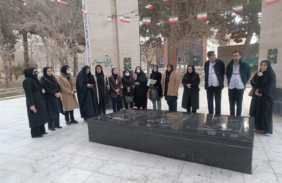 نظرآباد |در سومین روز از دهه مبارک فجر / آئین بزرگداشت مقام شهداء با حضور بر مزار مطهر شهدای گمنام شهرستان نظرآباد