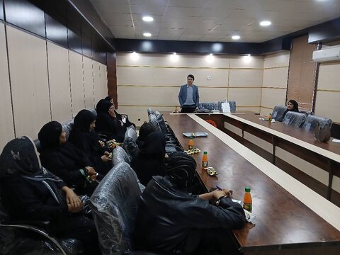 زرین دشت|برگزاری کارگاه آموزشی مهارت‌های خودآگاهی ویژه زنان سرپرست خانوار