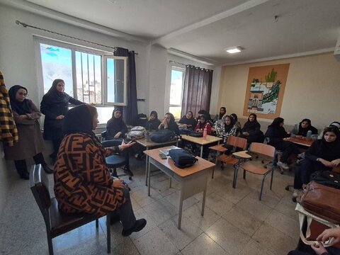 ارسنجان|ارزیابی طرح پیشگیری از حوادث و سوانح در مدارس پایه دهم توسط کارشناسان ستادی بهزیستی فارس