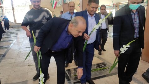 رباط کریم | غبارروبی و عطرافشانی مزار شهدا به‌مناسبت ایام‌الله دهه فجر انقلاب اسلامی