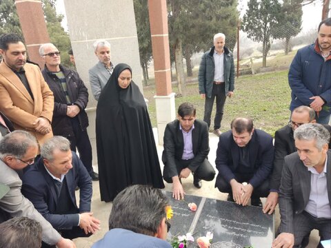 بیله سوار|  غبارروبی مزار شهدا در جعفرآباد به مناسبت دهه مبارک فجر