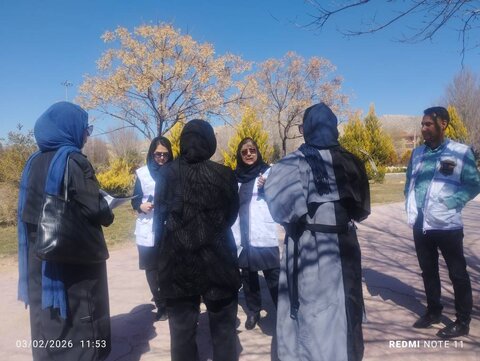 شیراز|حضور کارکنان اورژانس اجتماعی صدرا در اکو پارک صدرا و آگاه سازی و اطلاع رسانی جهت شرکت عموم در پویش سلام محله