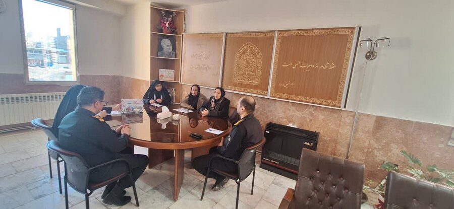 نمین|مسئول مرکز مثبت زندگی نمین، با فرمانده انتظامی نمین دیدار کرد و در خصوص طرح "سلام محله" توضیحات لازم را ارائه داد.