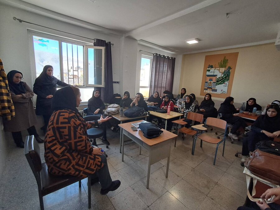 ارسنجان|ارزیابی طرح پیشگیری از حوادث و سوانح در مدارس پایه دهم توسط کارشناسان ستادی بهزیستی فارس