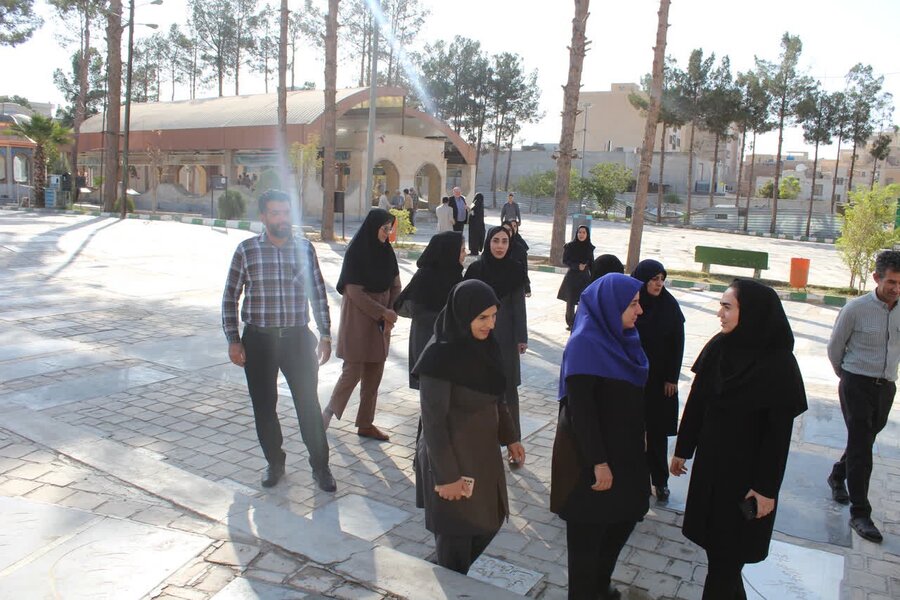 رباط کریم | غبارروبی و عطرافشانی مزار شهدا به‌مناسبت ایام‌الله دهه فجر انقلاب اسلامی