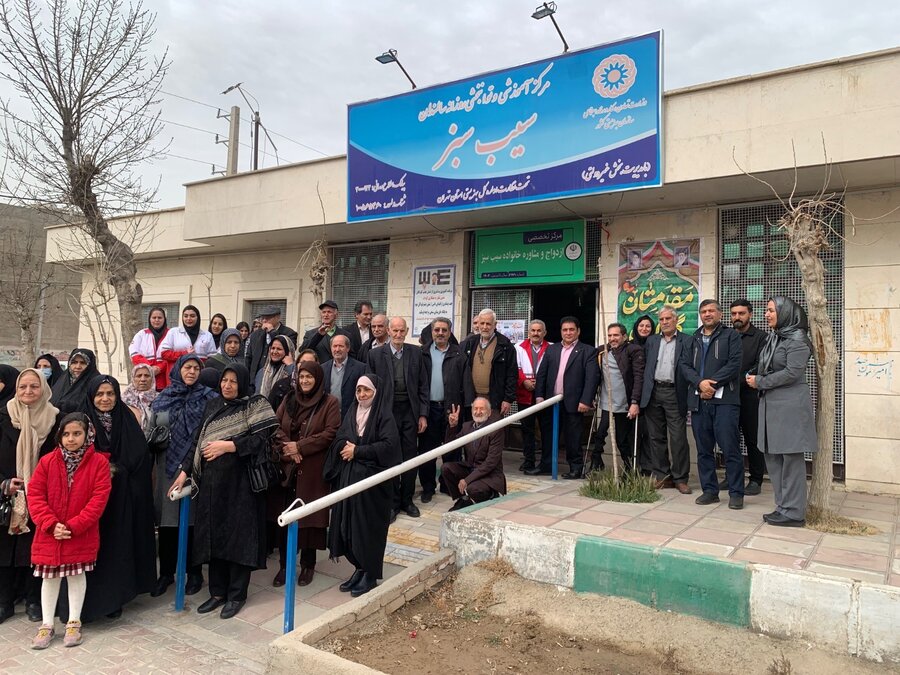 اسلامشهر| حضور  رییس اداره  بهزیستی در مراکز تحت نظارت وتاکید بر اهمیت ثبت‌نام شهروندان در پویش سلام محله 