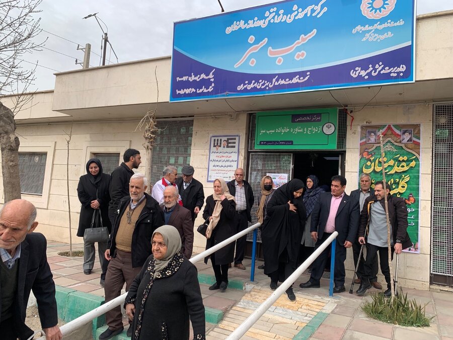 اسلامشهر |  رئیس اداره بهزیستی طی مراسمی  از بازنشستگان تجلیل کرد