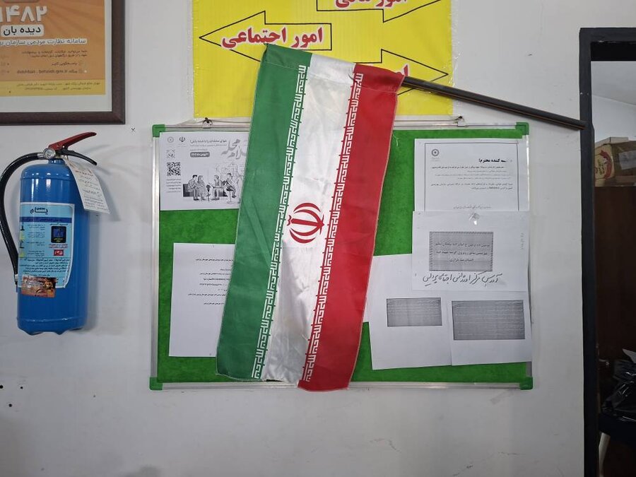 پردیس | آذین بندی ستاد ومراکز بهزیستی شهرستان به مناسبت گرامیداشت دهه فجر