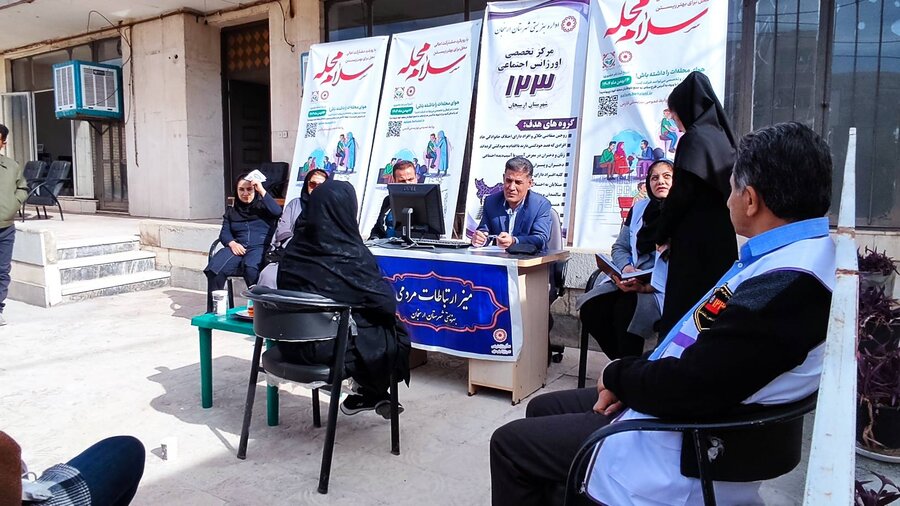 ارسنجان|برپایی «میز خدمت» در محل افتتاحیه رویداد «سلام محله» برای ارائه خدمات سریع به شهروندان