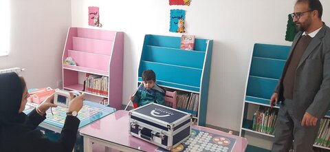 بازدید از طرح غربالگری بینایی رایگان کودکان در پویش «سلام محله» فامنین