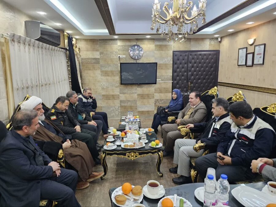 بازدید مسئولان از کارخانه بوئین‌زهرا برای ایجاد اشتغال مددجویان بهزیستی