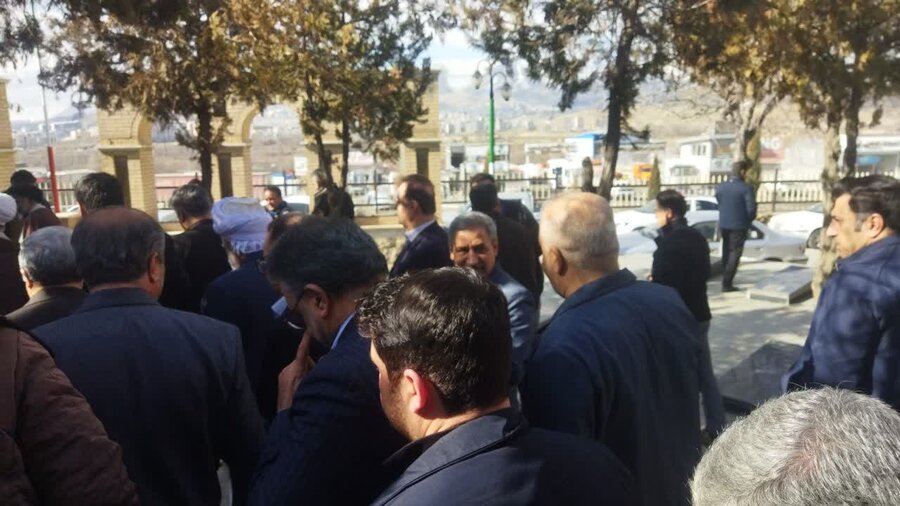 آیین غبارروبی و عطرافشانی مزار مطهر شهدا در سنندج برگزار شد 