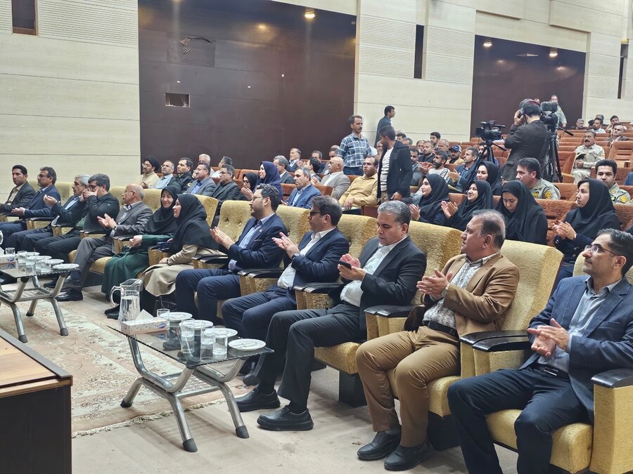 لامرد|همراهی رییس اداره بهزیستی لامرد در نشست مهم معاون رئیس‌جمهور با شورای اداری