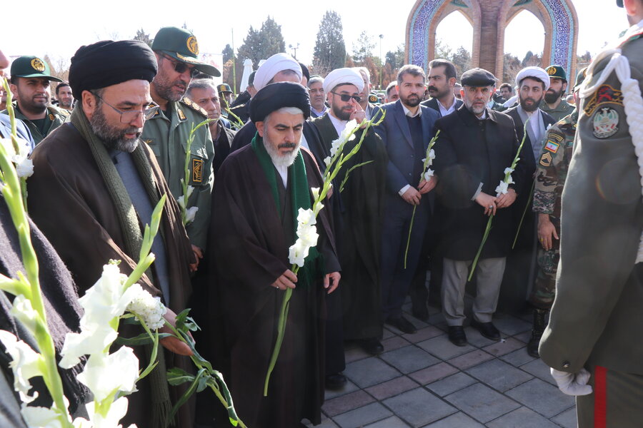 تجدید میثاق جامعه بهزیستی آذربایجانغربی با آرمانهای شهدا در آیین ملی غبارروبی گلزار شهدا