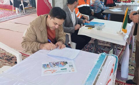 برپایی میز خدمت بهزیستی استان بوشهر به مناسبت دهه مبارک فجر با حضور مدیرکل و معاونین با شعار  «عدالت برای همه، آینده برای ایران»