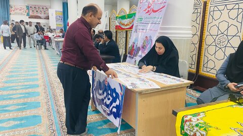 برپایی میز خدمت بهزیستی استان بوشهر به مناسبت دهه مبارک فجر با حضور مدیرکل و معاونین با شعار  «عدالت برای همه، آینده برای ایران»