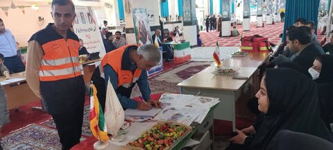 برپایی میز خدمت بهزیستی استان بوشهر به مناسبت دهه مبارک فجر با حضور مدیرکل و معاونین با شعار  «عدالت برای همه، آینده برای ایران»