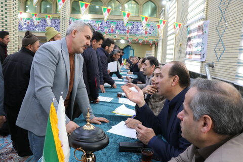 برپایی میز خدمت پاسخگویی بهزیستی در محمدیار همزمان با ایام الله دهه فجر