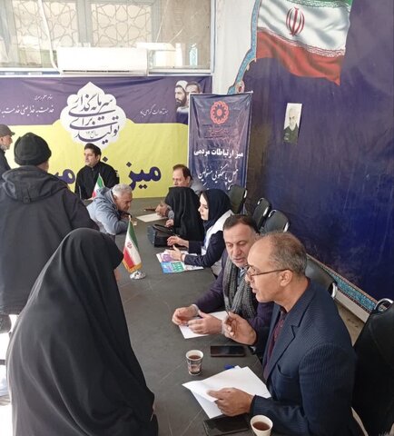 برپایی میز خدمت بهزیستی و پاسخگویی مستقیم مدیرکل بهزیستی البرز به نمازگزاران نماز جمعه در مصلّی امام خمینی(ره)