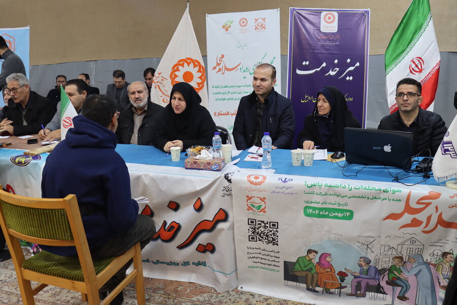  برپایی میز خدمت به مناسبت دهه مبارک فجر با رویکرد مردمی‌سازی خدمات