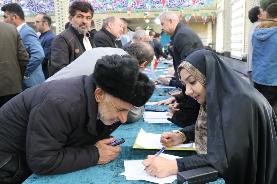 برپایی میز خدمت پاسخگویی بهزیستی در محمدیار همزمان با ایام الله دهه فجر