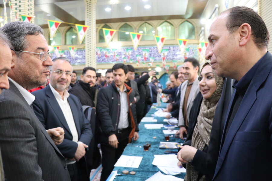 برپایی میز خدمت پاسخگویی بهزیستی در محمدیار همزمان با ایام الله دهه فجر