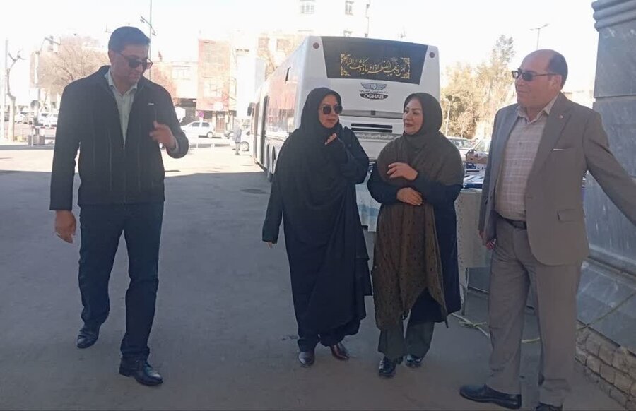 حضور مدیرکل بهزیستی استان اصفهان در میز خدمت نماز جمعه