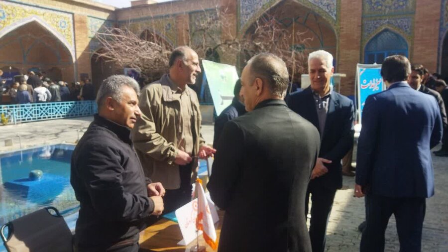 برگزاری میز خدمت توسط بهزیستی در سنندج