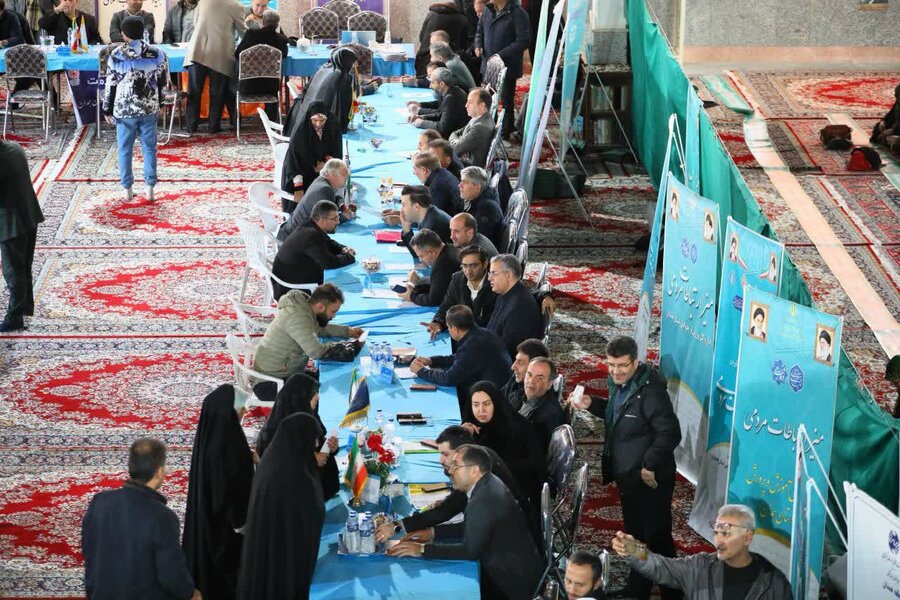 میز ارتباطات مردمی با حضور مدیرکل بهزیستی استان همدان در آستانه دهه فجر برگزار شد