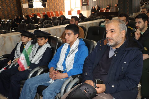 گزارش تصویری امراسم گلباران و عطرافشانی قبور مطهر شهدای شهرستان اراک