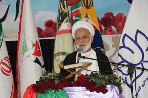 گزارش تصویری امراسم گلباران و عطرافشانی قبور مطهر شهدای شهرستان اراک