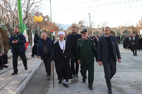 گزارش تصویری امراسم گلباران و عطرافشانی قبور مطهر شهدای شهرستان اراک