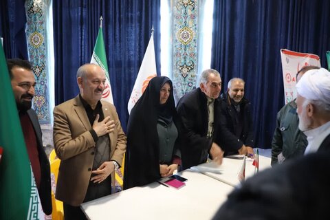 گزارش تصویری ا برپایی میز خدمت و حضور مسئولان استانی در مصلی اراک