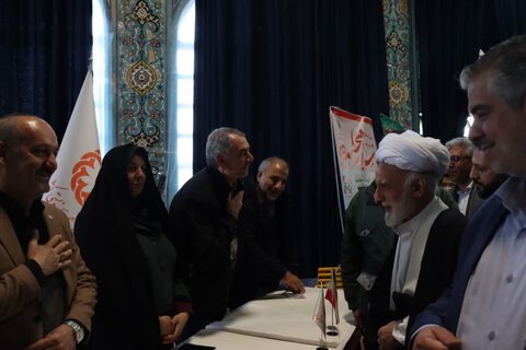 گزارش تصویری ا برپایی میز خدمت و حضور مسئولان استانی در مصلی اراک