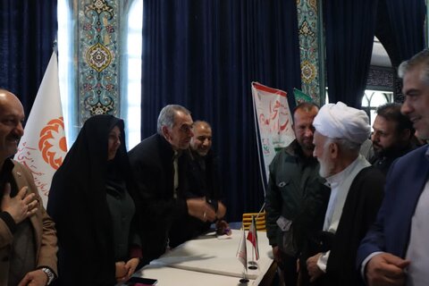 گزارش تصویری ا برپایی میز خدمت و حضور مسئولان استانی در مصلی اراک