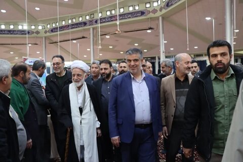 گزارش تصویری ا برپایی میز خدمت و حضور مسئولان استانی در مصلی اراک