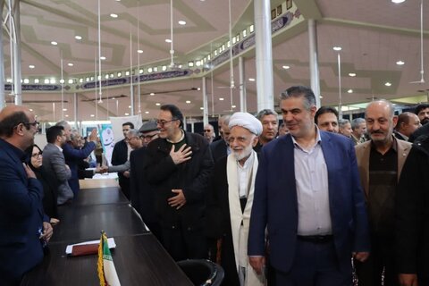 گزارش تصویری ا برپایی میز خدمت و حضور مسئولان استانی در مصلی اراک