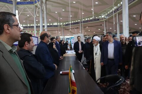 گزارش تصویری ا برپایی میز خدمت و حضور مسئولان استانی در مصلی اراک