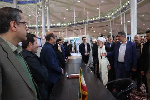 گزارش تصویری ا برپایی میز خدمت و حضور مسئولان استانی در مصلی اراک