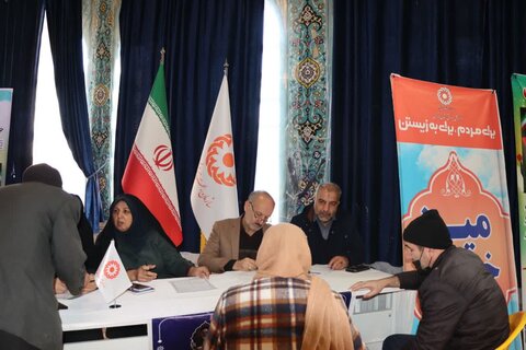 گزارش تصویری ا برپایی میز خدمت و حضور مسئولان استانی در مصلی اراک