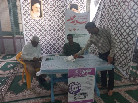 خمیر | برپایی میز خدمت بهزیستی و ثبت‌نام پویش «سلام محله» در محل برگزاری نماز جمعه