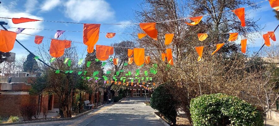 شهرتهران| آذین‌بندی مراکز دولتی به مناسبت دهه فجر