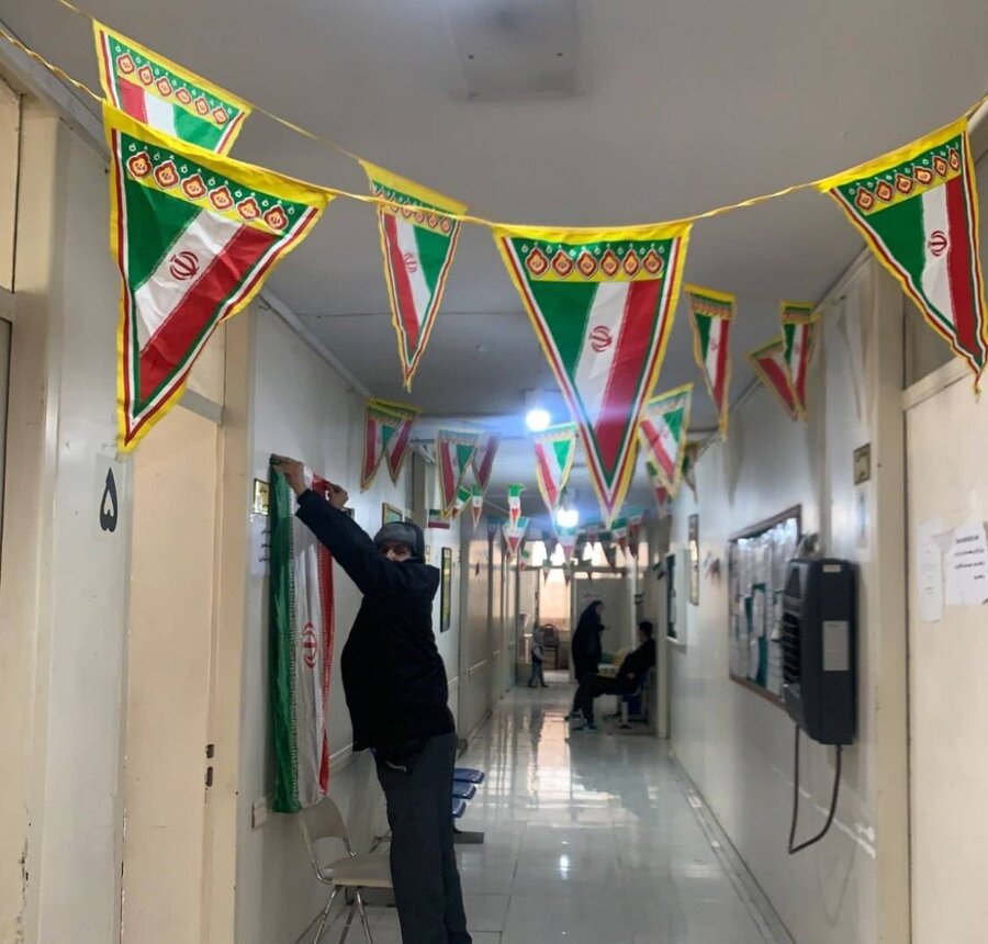 شهرتهران| آذین‌بندی مراکز دولتی به مناسبت دهه فجر