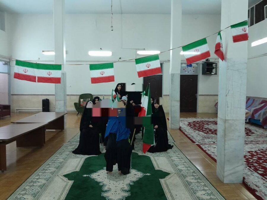 شهرتهران| آذین‌بندی مراکز دولتی به مناسبت دهه فجر