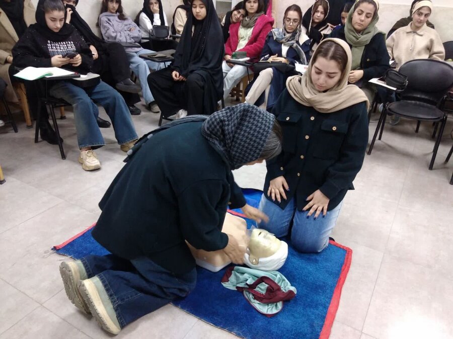 رباط کریم | همکاری سازمان هلال احمر با اداره بهزیستی در پویش «سلام محله»