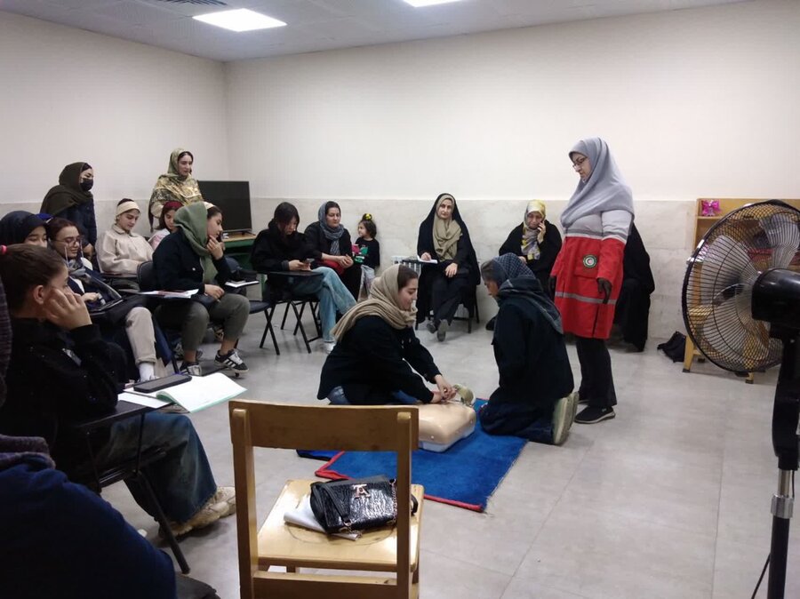 رباط کریم | همکاری سازمان هلال احمر با اداره بهزیستی در پویش «سلام محله»